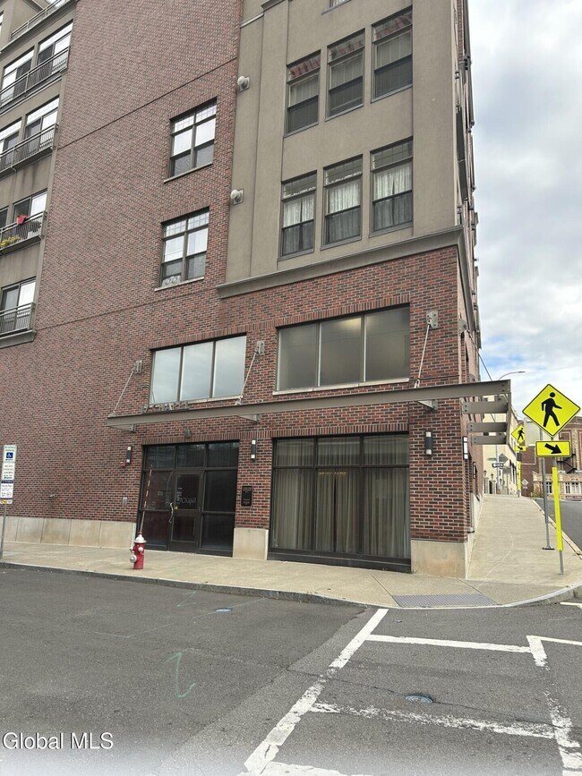 Building Photo - 17 Chapel St Unit APT 602