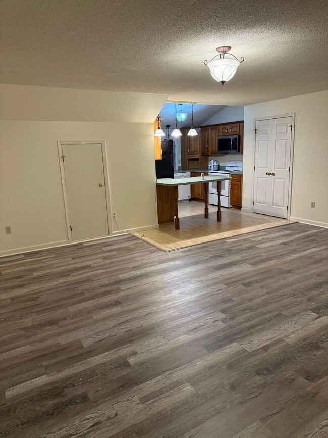 Building Photo - 215 E College Ave Unit APT B