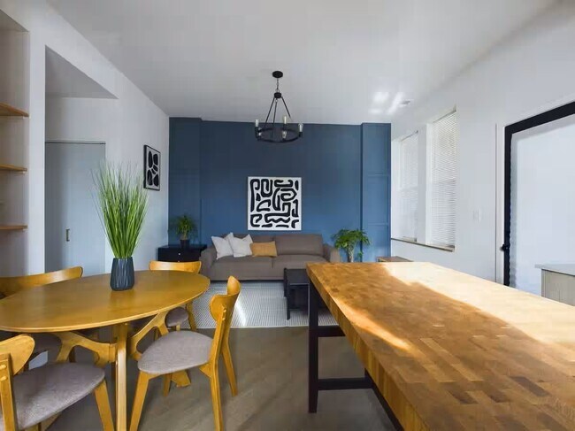 Photo - 841 N Mozart St