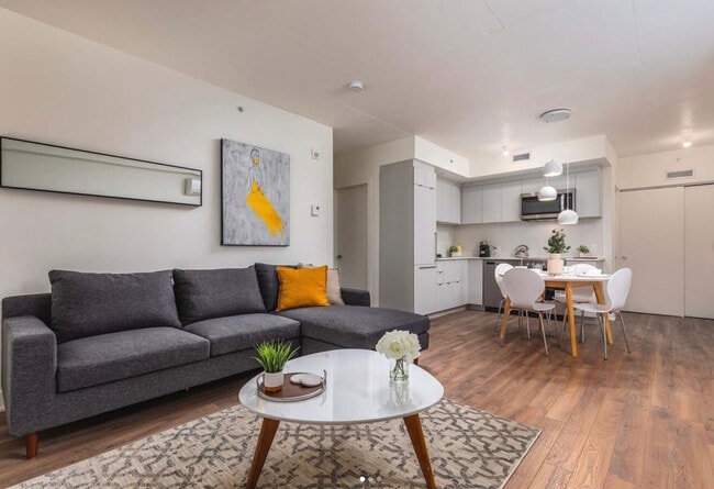 Building Photo - 1200 Rue Crescent