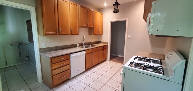 Building Photo - 1135 Cardiff Ave Unit 1137