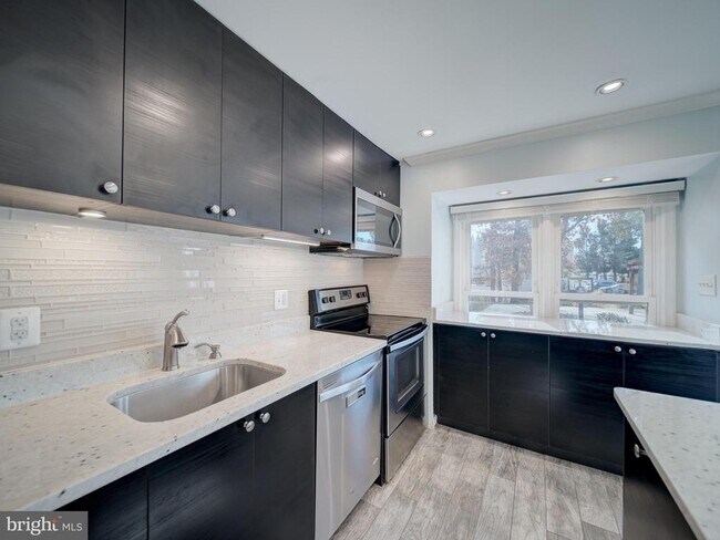 Building Photo - 6191 Little Valley Way