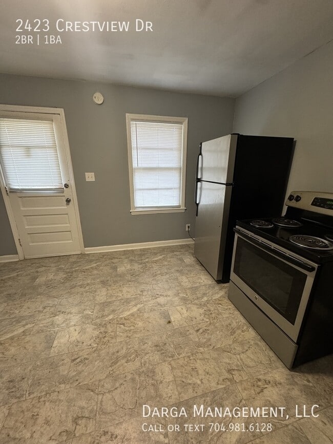 Photo - 2423 Crestview Dr