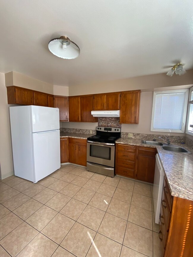 2 Bed 1 Bath duplex with water, sewer and ... - 2 Bed 1 Bath duplex with water, sewer and ... House