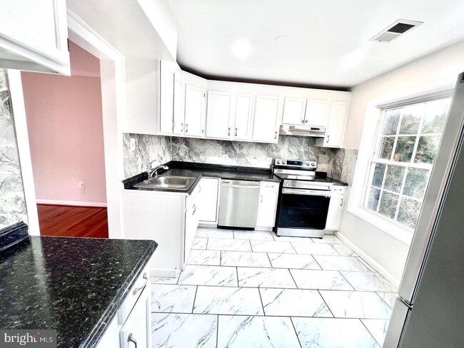 Photo - 1338 Redbud Ct