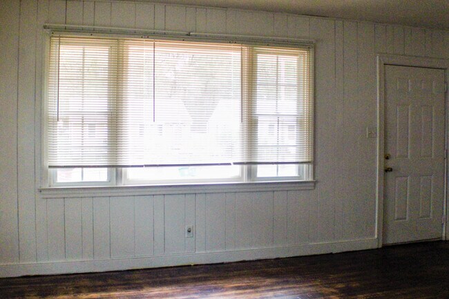 Photo - 2019 S Whitehill Dr