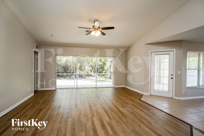 Photo - 1002 NE 33rd Ln