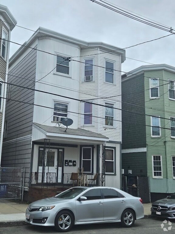 Building Photo - 192 Chestnut St Unit 2 Rental