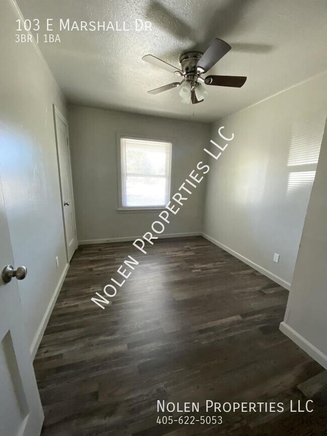 Photo - 103 E Marshall Dr