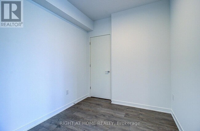 Photo - 10 Oak St Unit 907