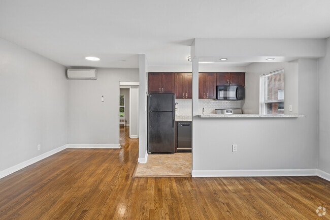 2BR, 1BA - 788SF - Kitchen/Living Room