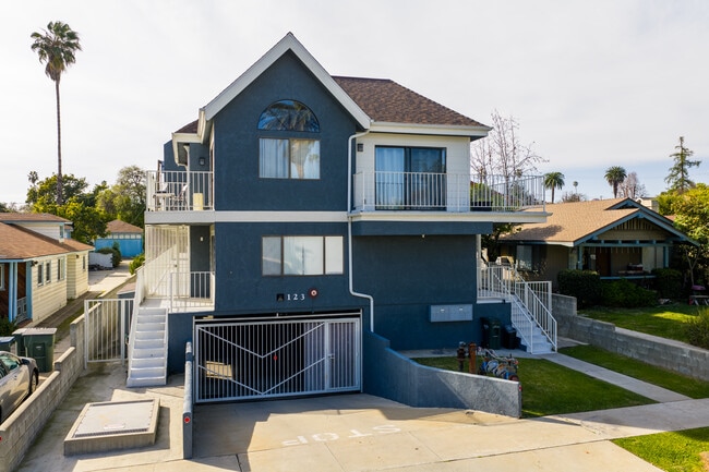 Building Photo - 123 S Roosevelt Ave Unit 8