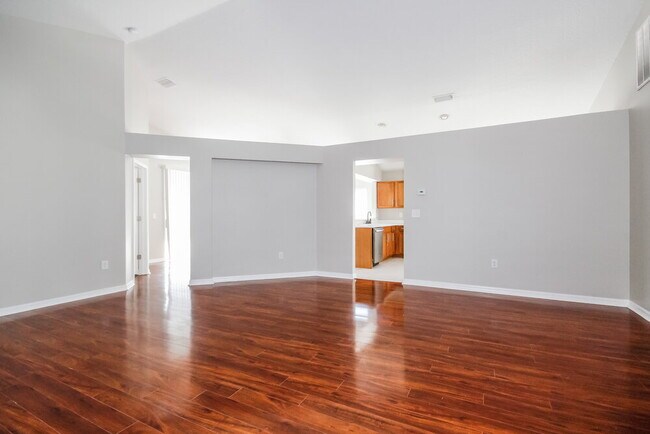 Photo - 905 15th St NE