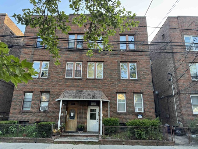 Building Photo - 256 Clendenny Ave Unit 5 Rental