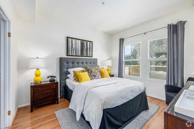 2BR, 2BA - 984SF - Primary Bedroom