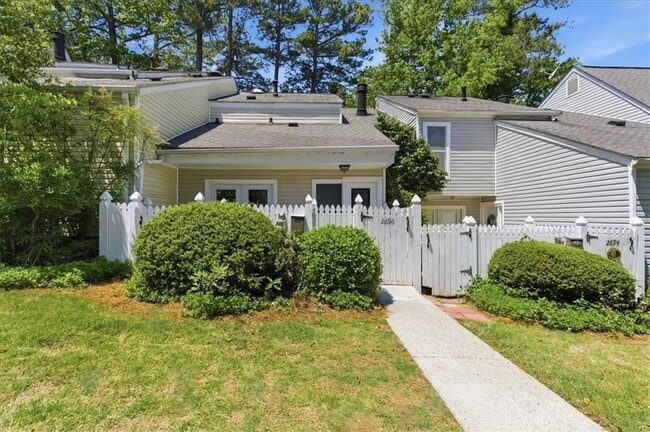 Building Photo - 2696 Greentree Dr SE