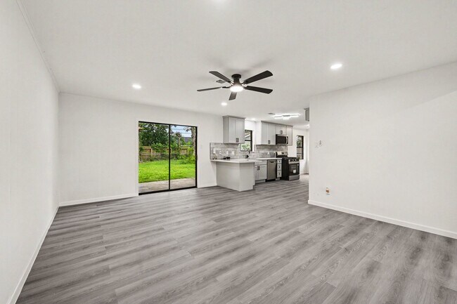 Photo - 7607 Grape St