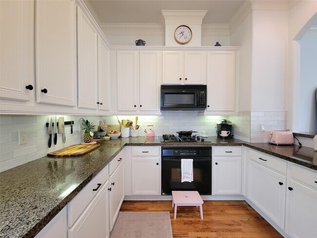 Photo - 1421 Bremond St