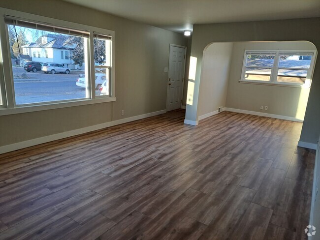 Building Photo - r815 Ave C Unit 815 Rental