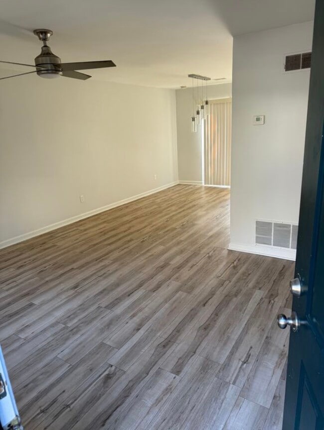 Photo - 283 Flagstone Way