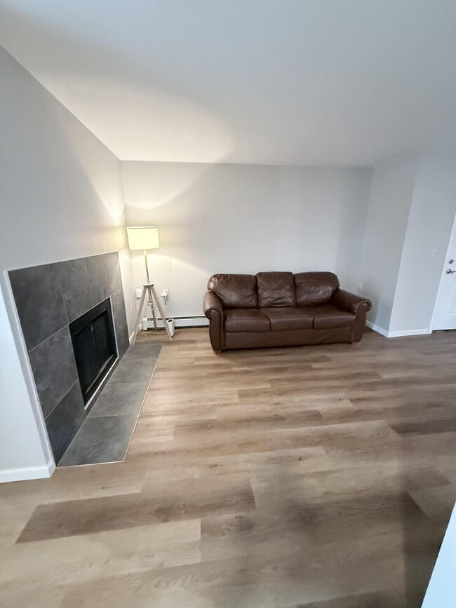 Building Photo - 1bd/1ba condo on 1st floor with pool access Unit D416