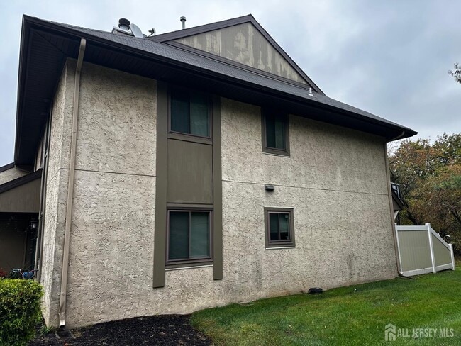 Photo - 137 Hampshire Dr