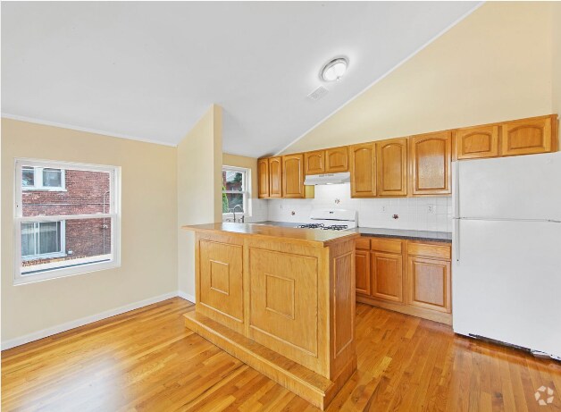 Building Photo - 182 Highland Blvd Rental