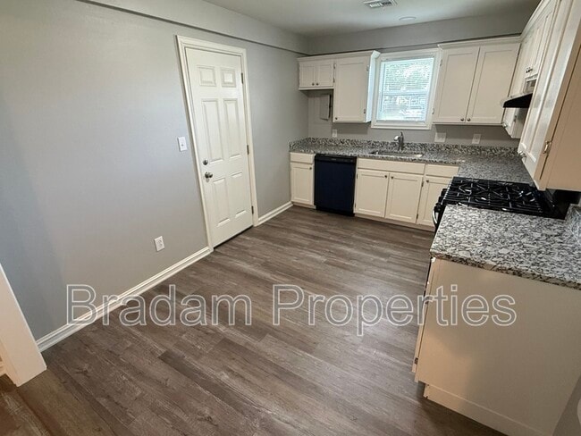 Photo - 402 S Cedar St