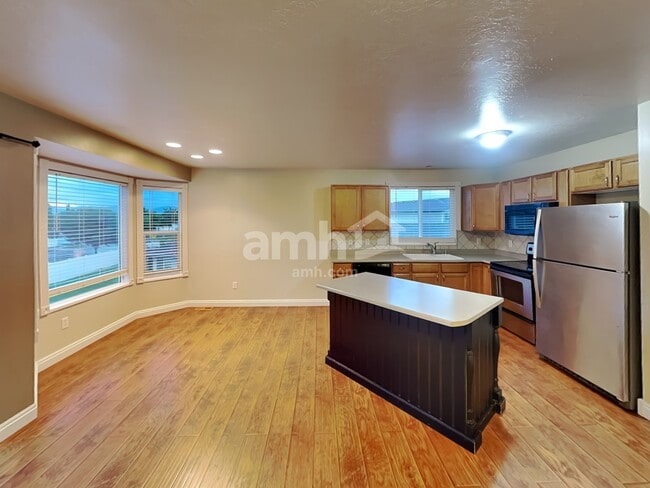Photo - 1015 Westbury Ct