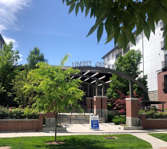 Grand Courtyard - Liberty Gateway Apartments