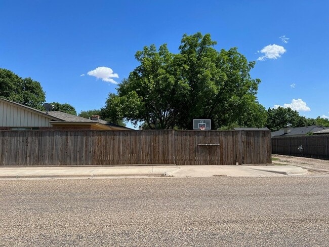 Photo - 7702 Knoxville Dr