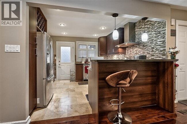 Photo - 180 Highland Rd W