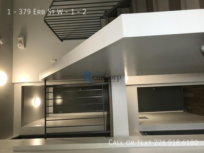 Photo - 379-379 Erb St. W Unité 1 - 2