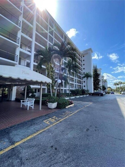 Photo - 3100 N Palm Aire Dr Unidad 204 Rental