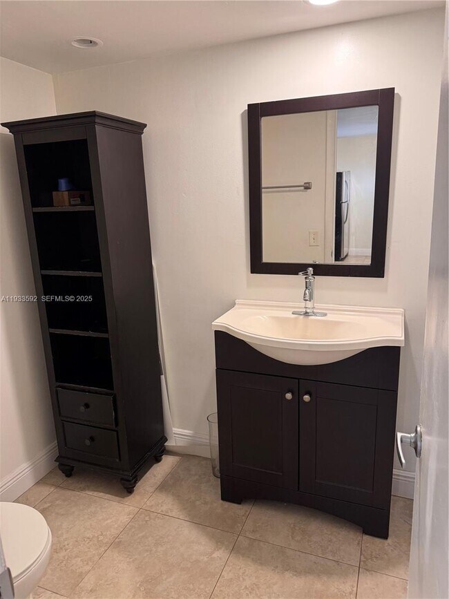 Photo - 10700 SW 108th Ave Unidad C306