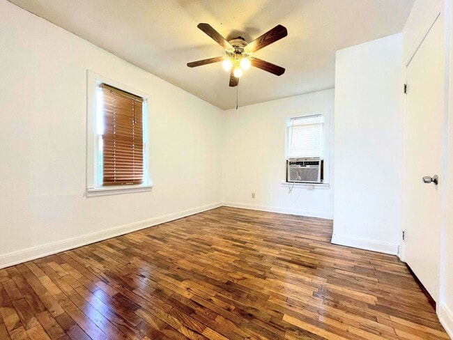 Photo - 1 bedroom house with fenced in yard