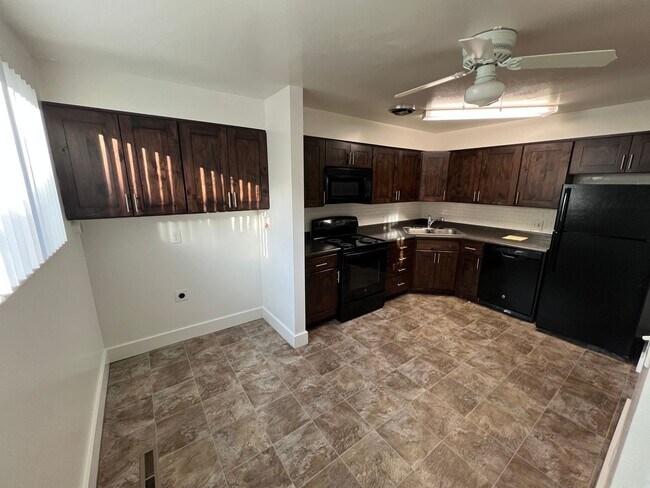 Photo - SUZANNE Unit 255-1