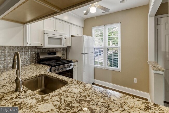 Photo - 441 Paddock Ct