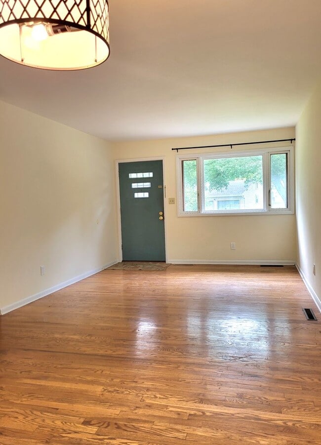 Photo - 4931 Appleton Ave