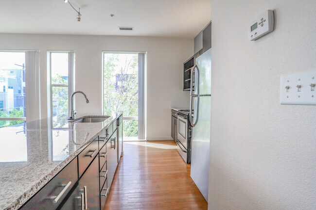 Photo - B Street Lohi Apartments