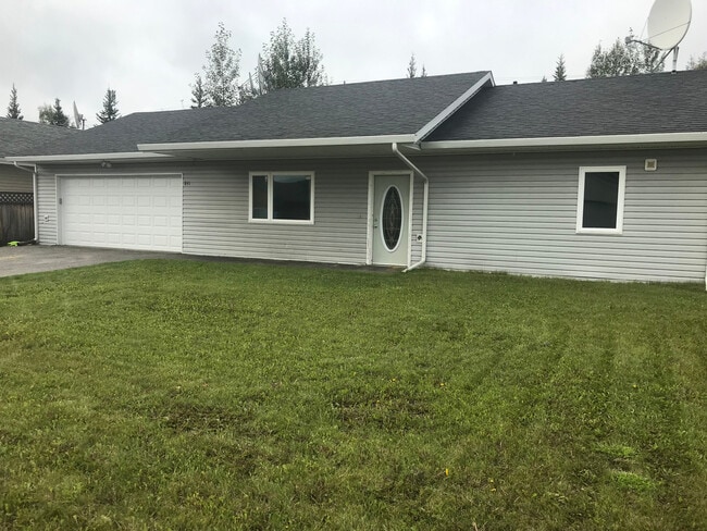 Building Photo - 2 bd, 2 bath, 2 car garage home in North Pole!