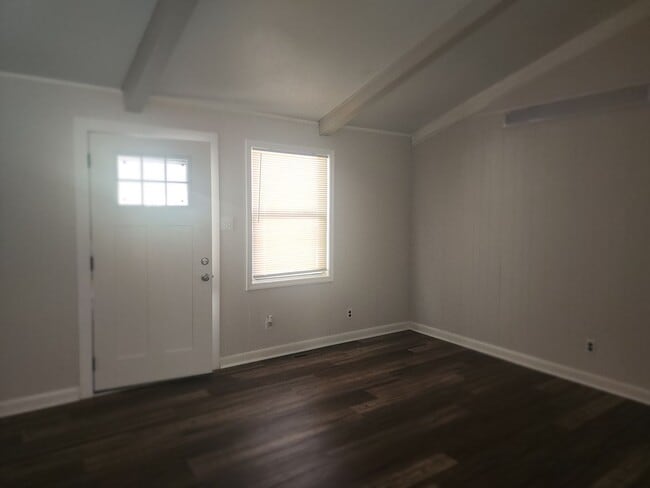 Photo - 623 Alexander St