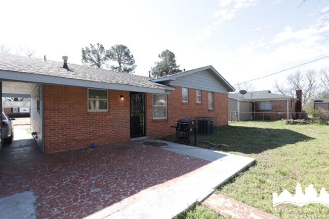 Photo - 4887 Peace St
