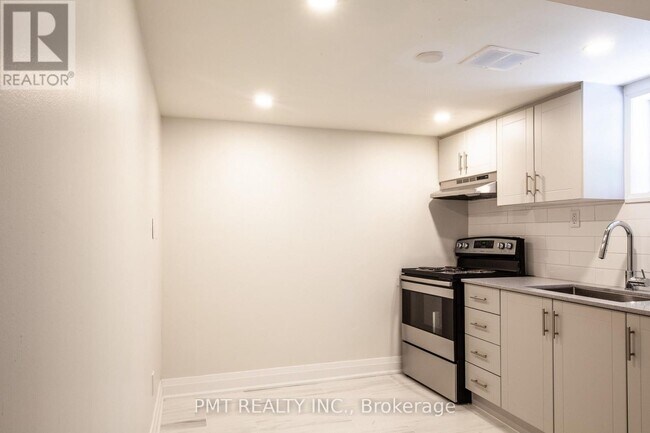 Photo - 34 Robindale Ave Unit Basement