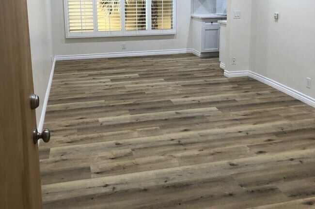 1Bdrm; Beautiful Flooring; Shutters