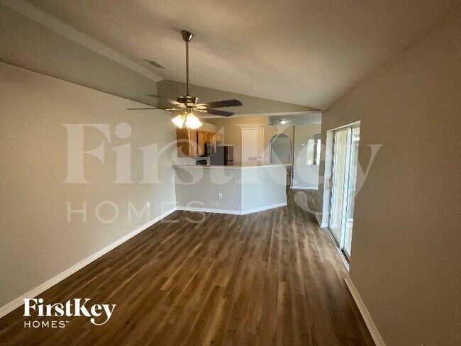 Photo - 331 Columbo St