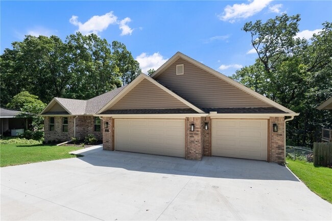 Photo - 17 Hollow Way Dr