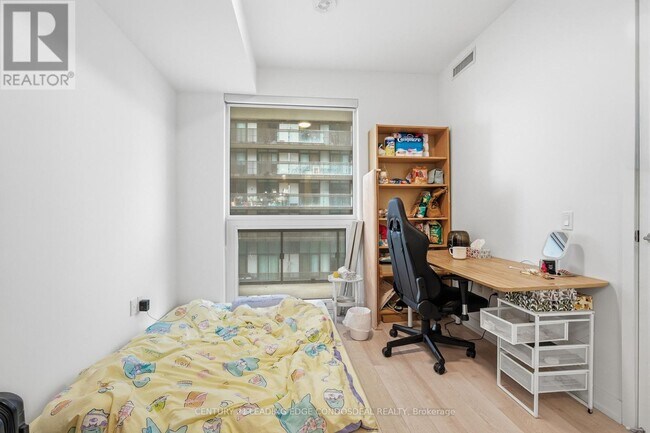 Photo - 39 Roehampton Ave Unit 807