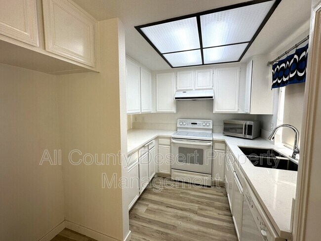 Photo - 1675 N Fairway Cir E