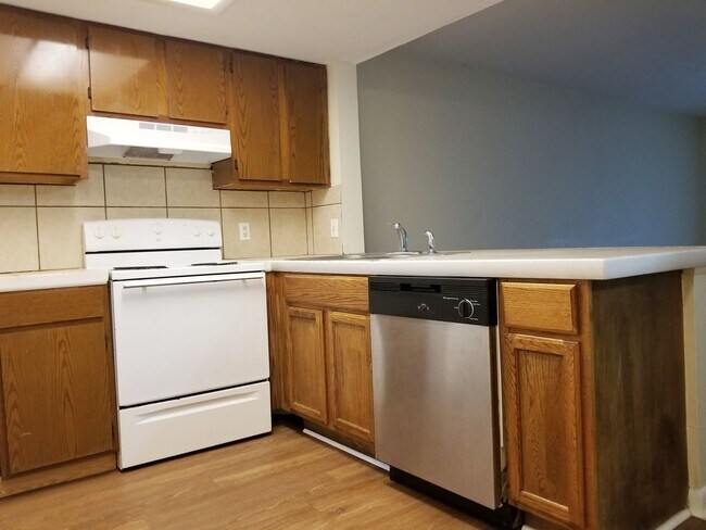 Photo - *MUST SEE* Southside Condo with Pool